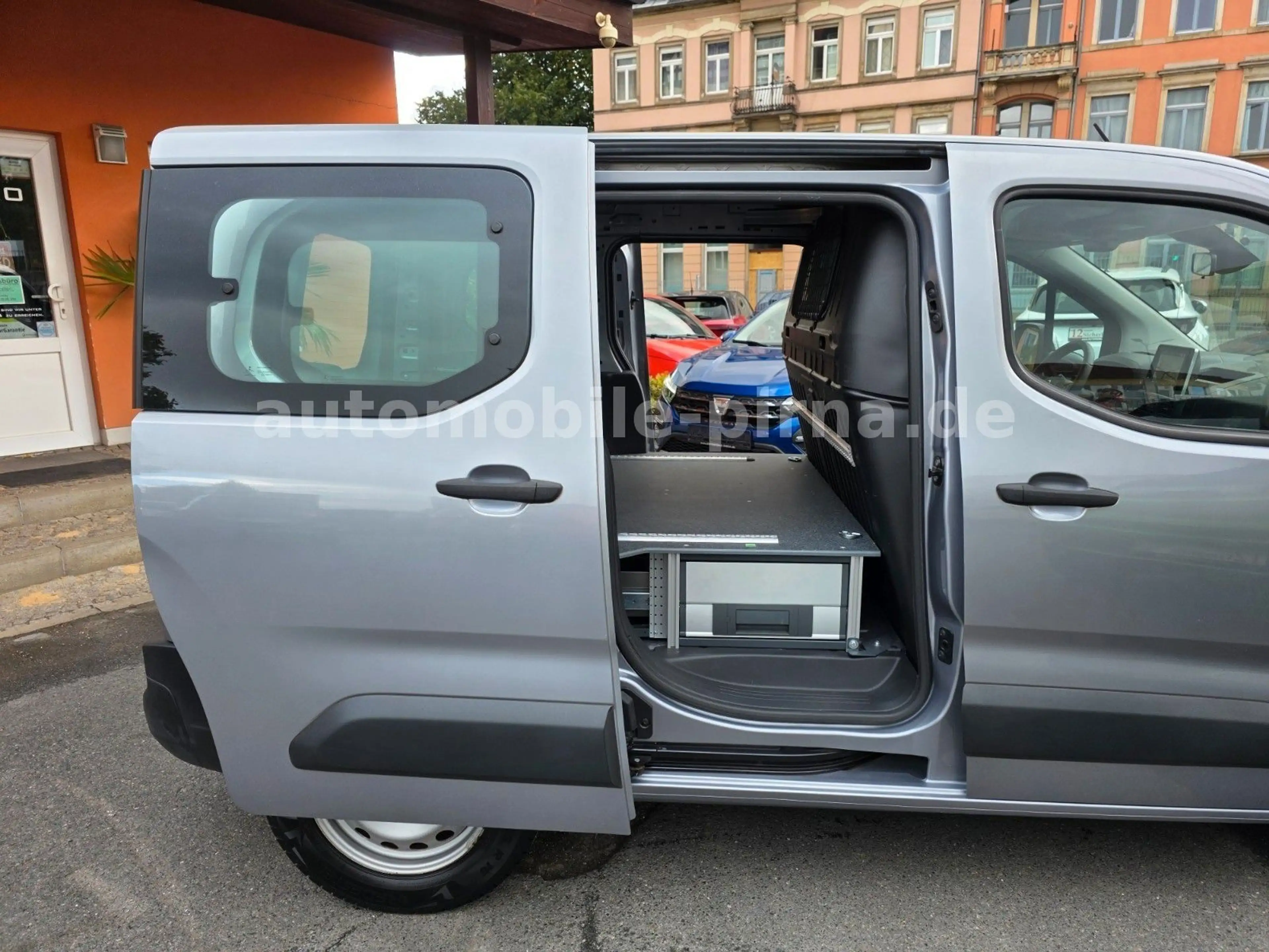 Opel Combo E Cargo 1.2DIT BENZIN 2xS-TÜR/NAVI/wenigKM — photo 9