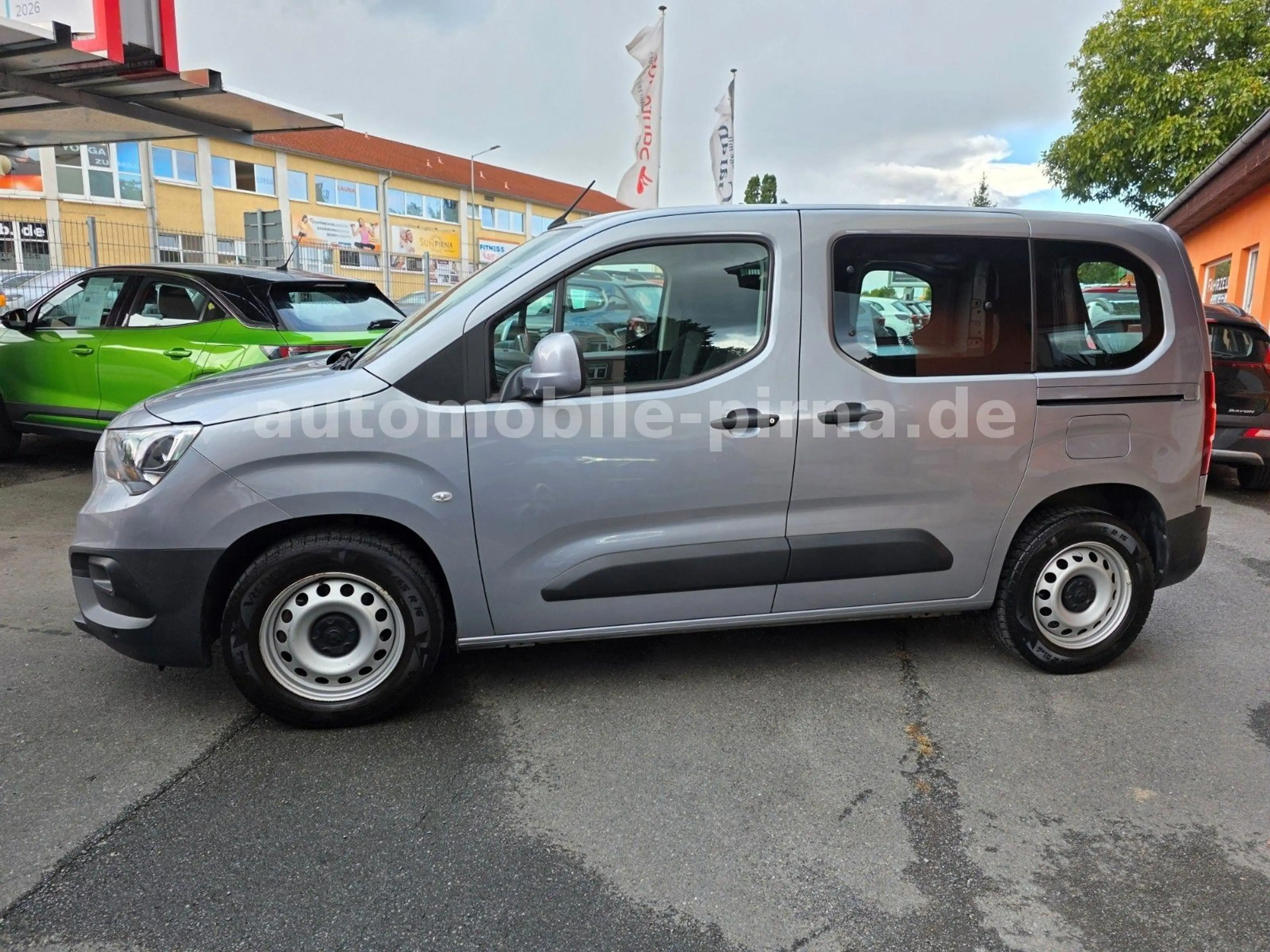 Opel Combo E Cargo 1.2DIT BENZIN 2xS-TÜR/NAVI/wenigKM — photo 8