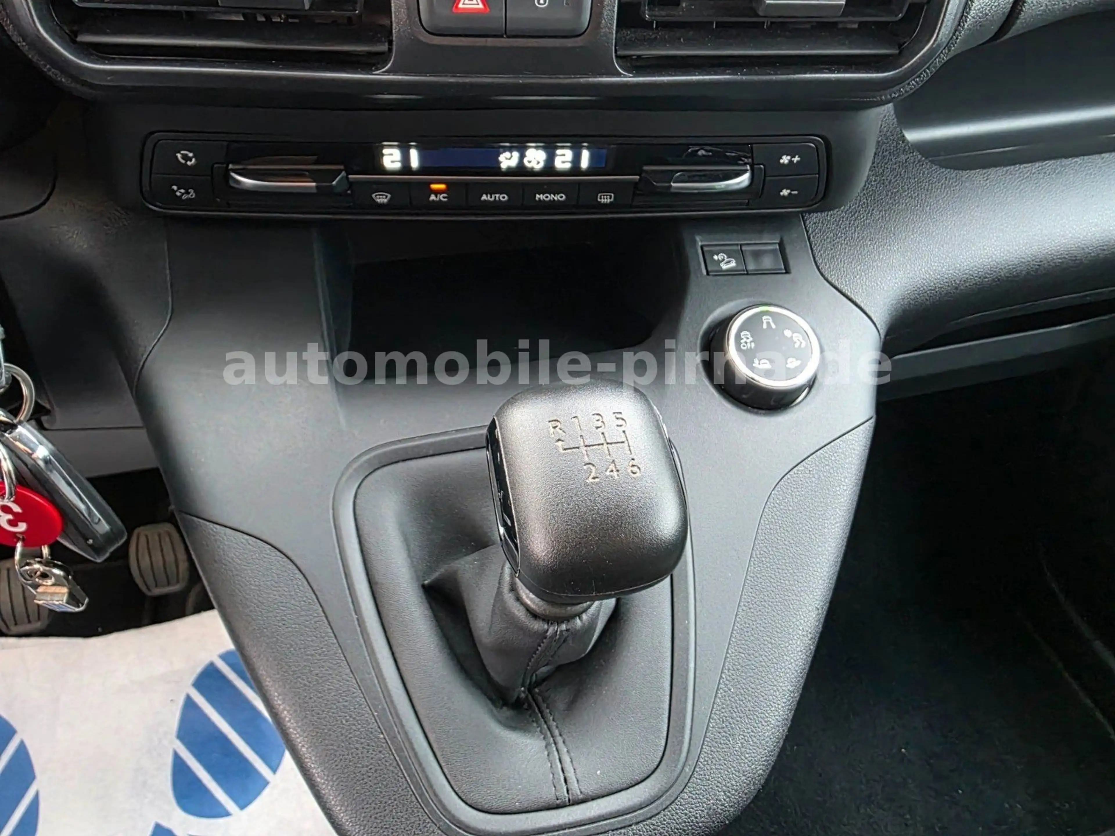 Opel Combo E Cargo 1.2DIT BENZIN 2xS-TÜR/NAVI/wenigKM — photo 11