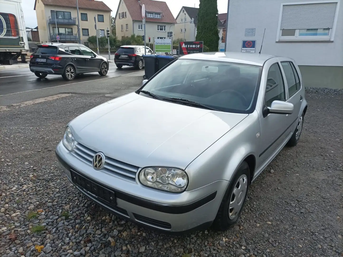 Volkswagen Golf 1.6 SR Edition**AUTOMATIK**KLIMA**TÜV NEU** Silber - 2