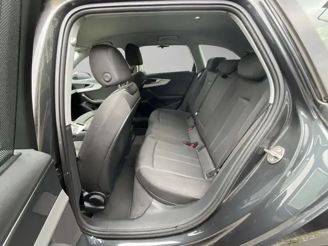 Audi A4 view 7