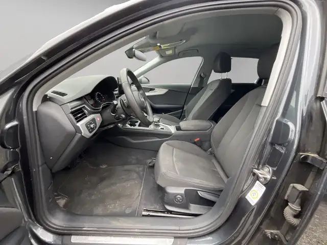 Audi A4 view 5