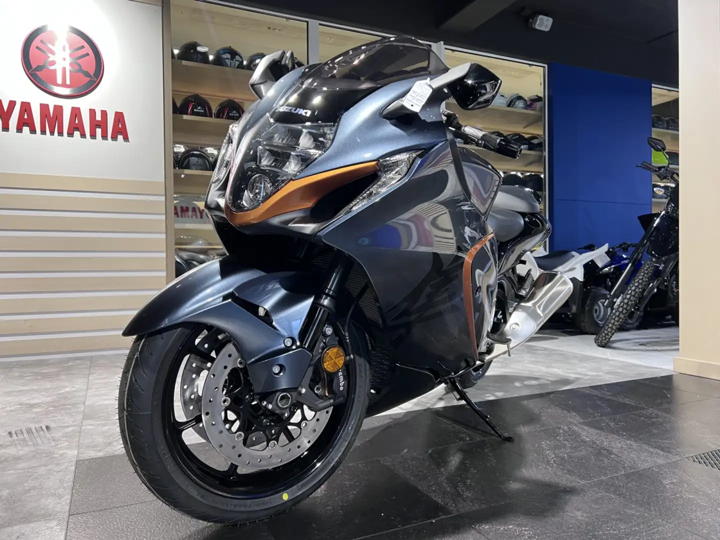 Suzuki Hayabusa 1300 Gris - 2
