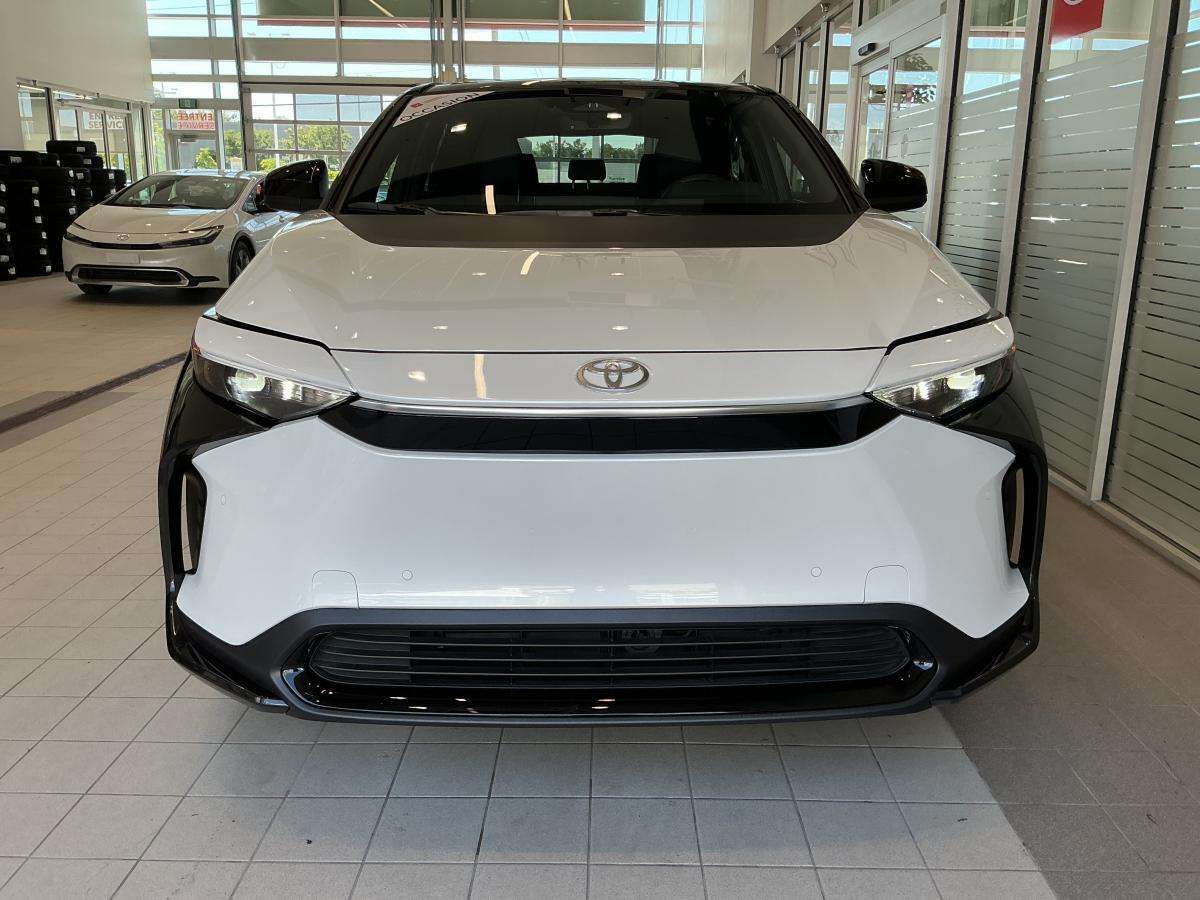 2025 Toyota bZ4X XLE TI EV AWD 214hp 367km 12.3po CarPlay Android C — photo 1