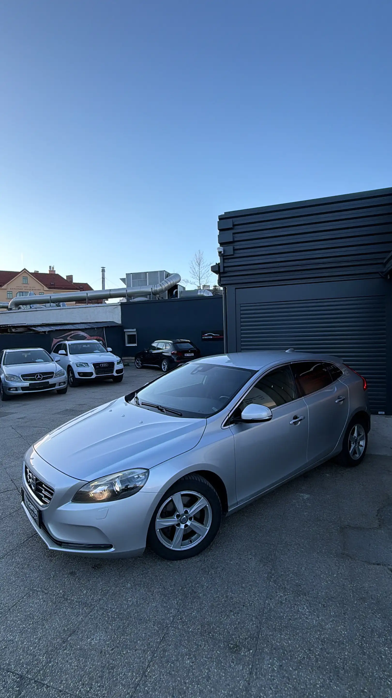 Volvo V40 Momentum — photo 3