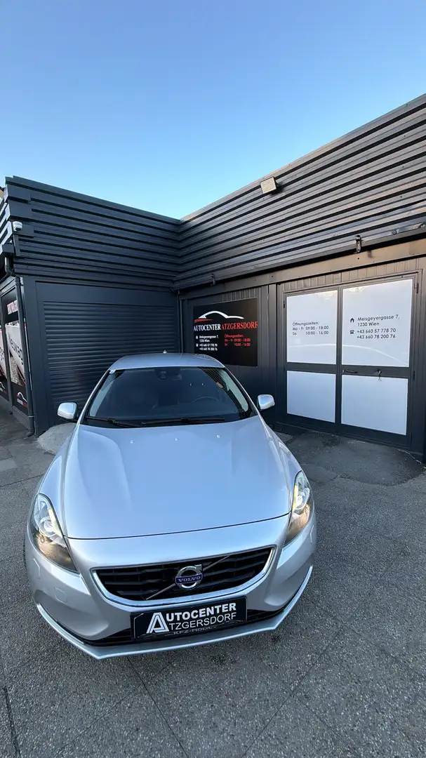 Volvo V40 Momentum Silber - 2