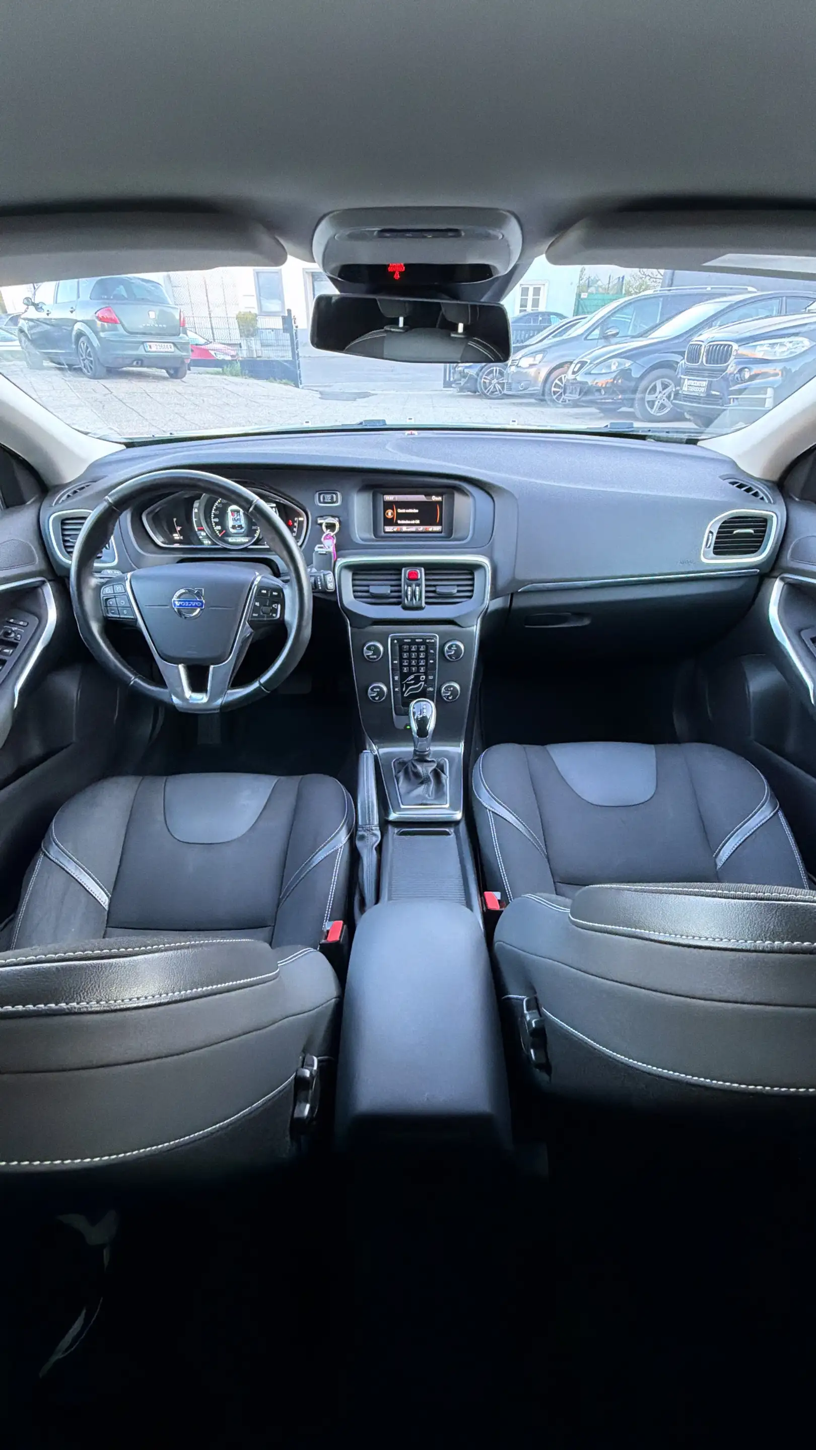 Volvo V40 Momentum — photo 8