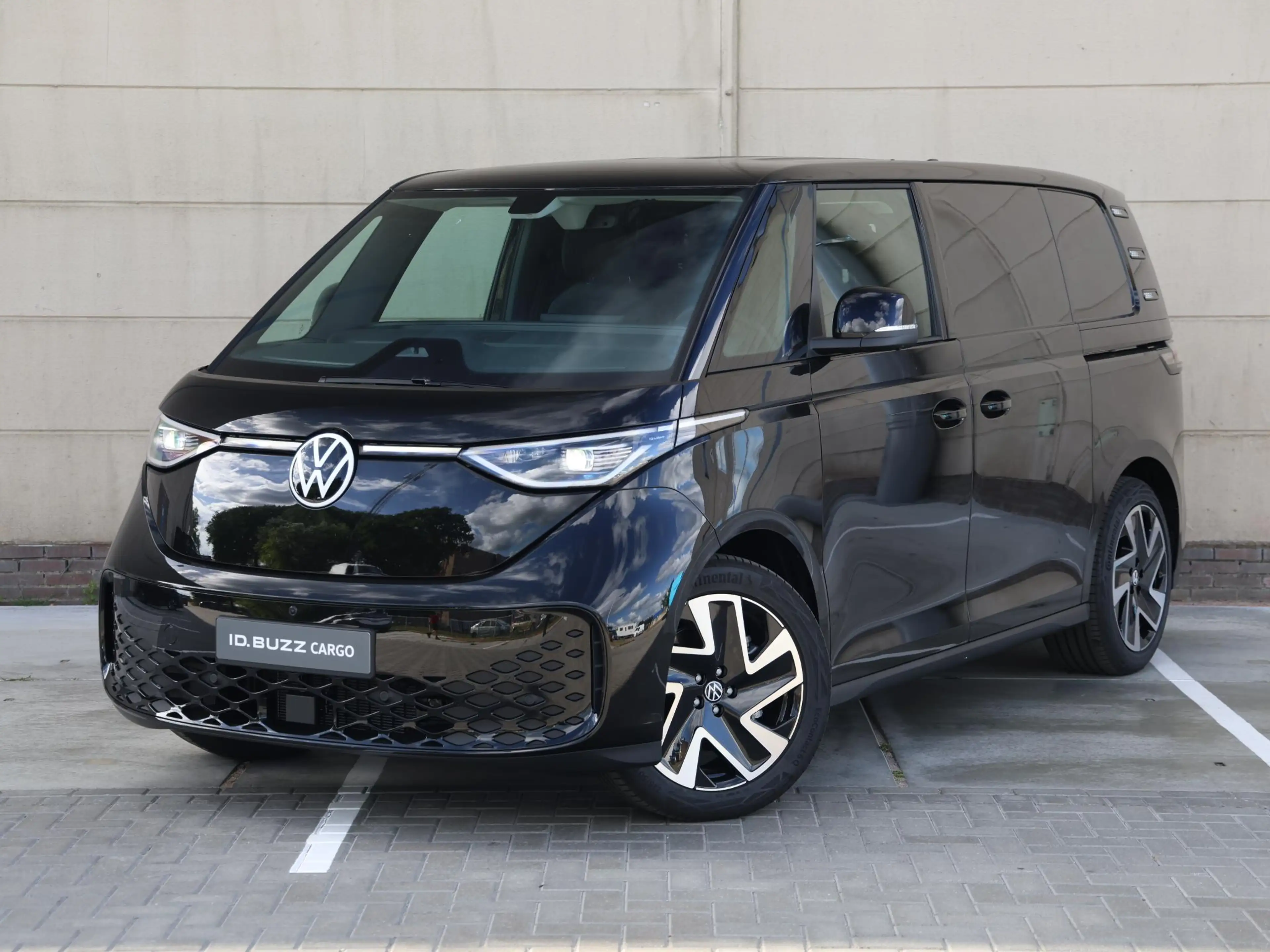 Volkswagen ID. Buzz Cargo Bulli Limited Edition Elektromotor 210 kW (286 pk) — photo 9
