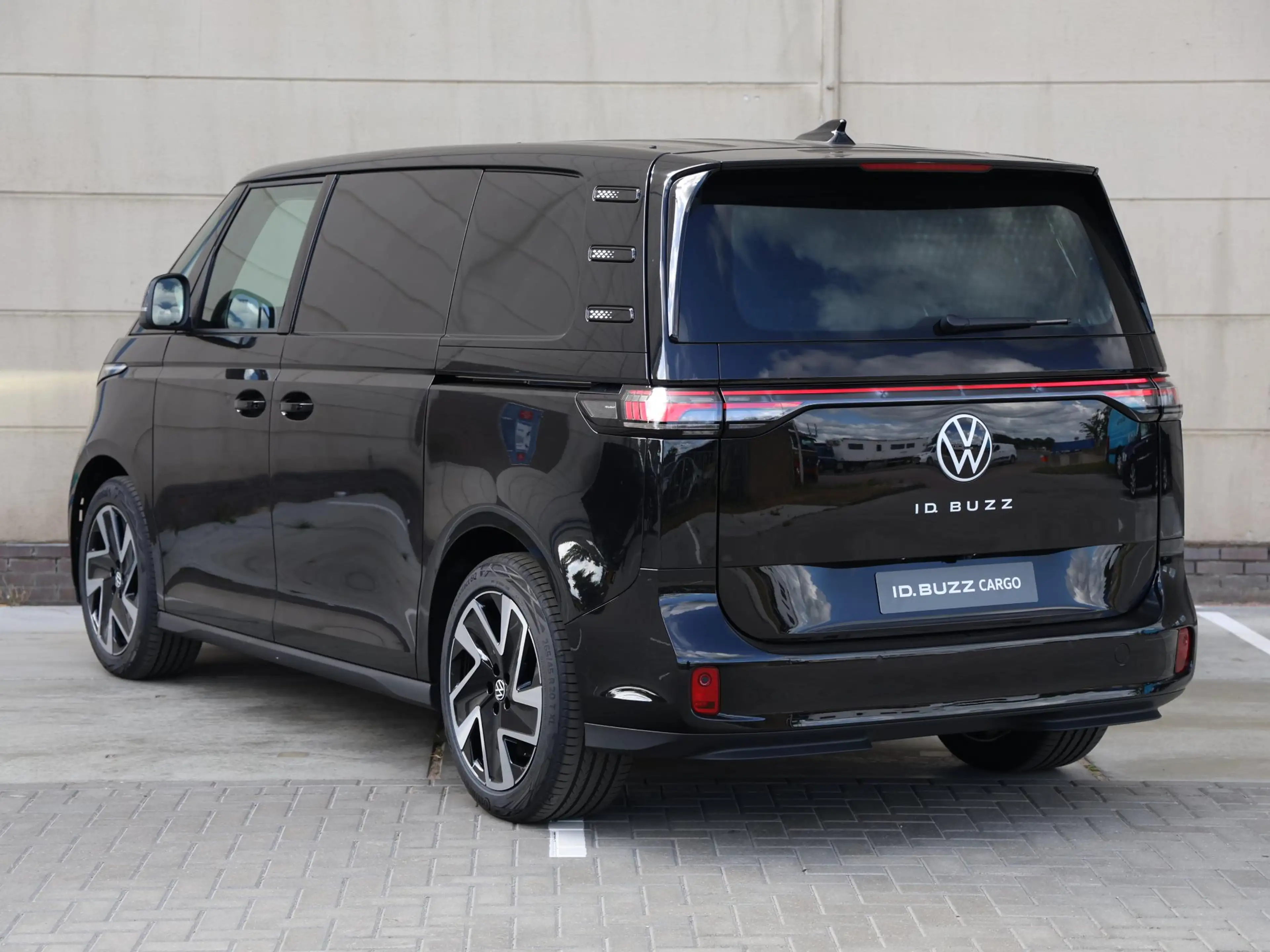 Volkswagen ID. Buzz Cargo Bulli Limited Edition Elektromotor 210 kW (286 pk) — photo 11