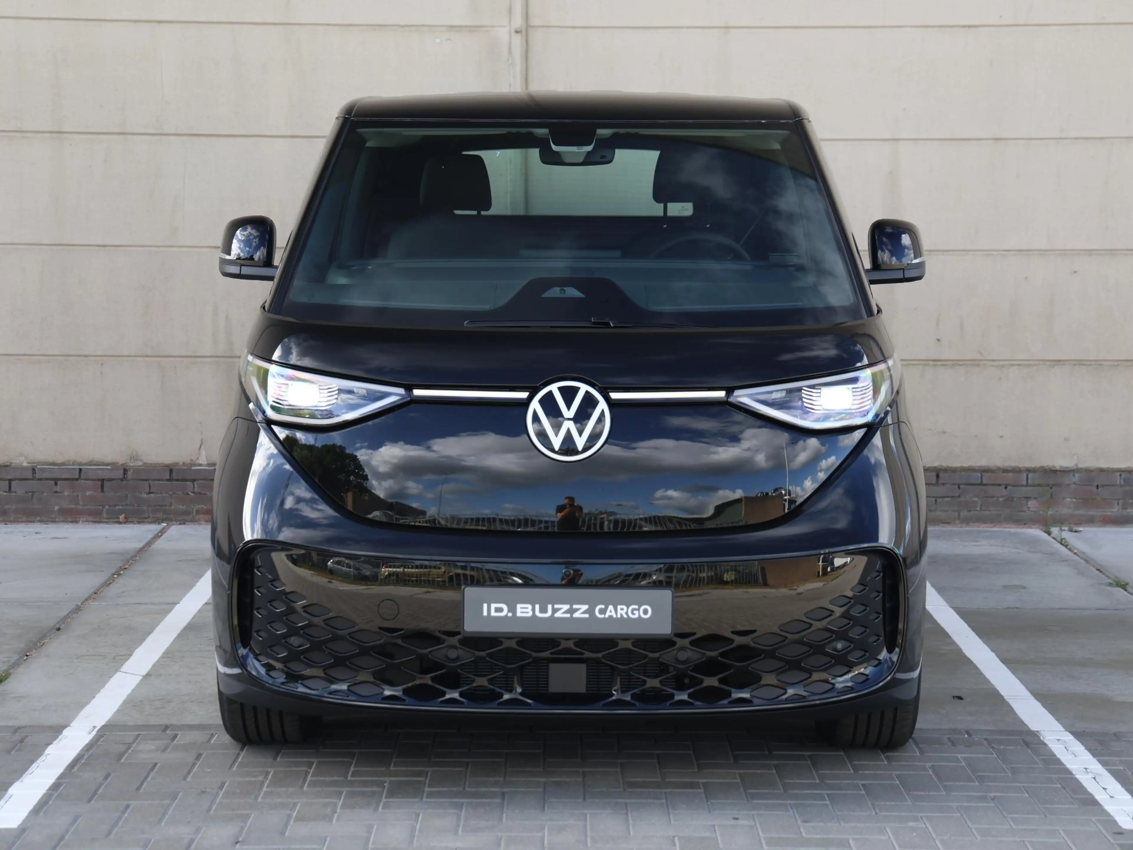 Volkswagen ID. Buzz Cargo Bulli Limited Edition Elektromotor 210 kW (286 pk) — photo 4