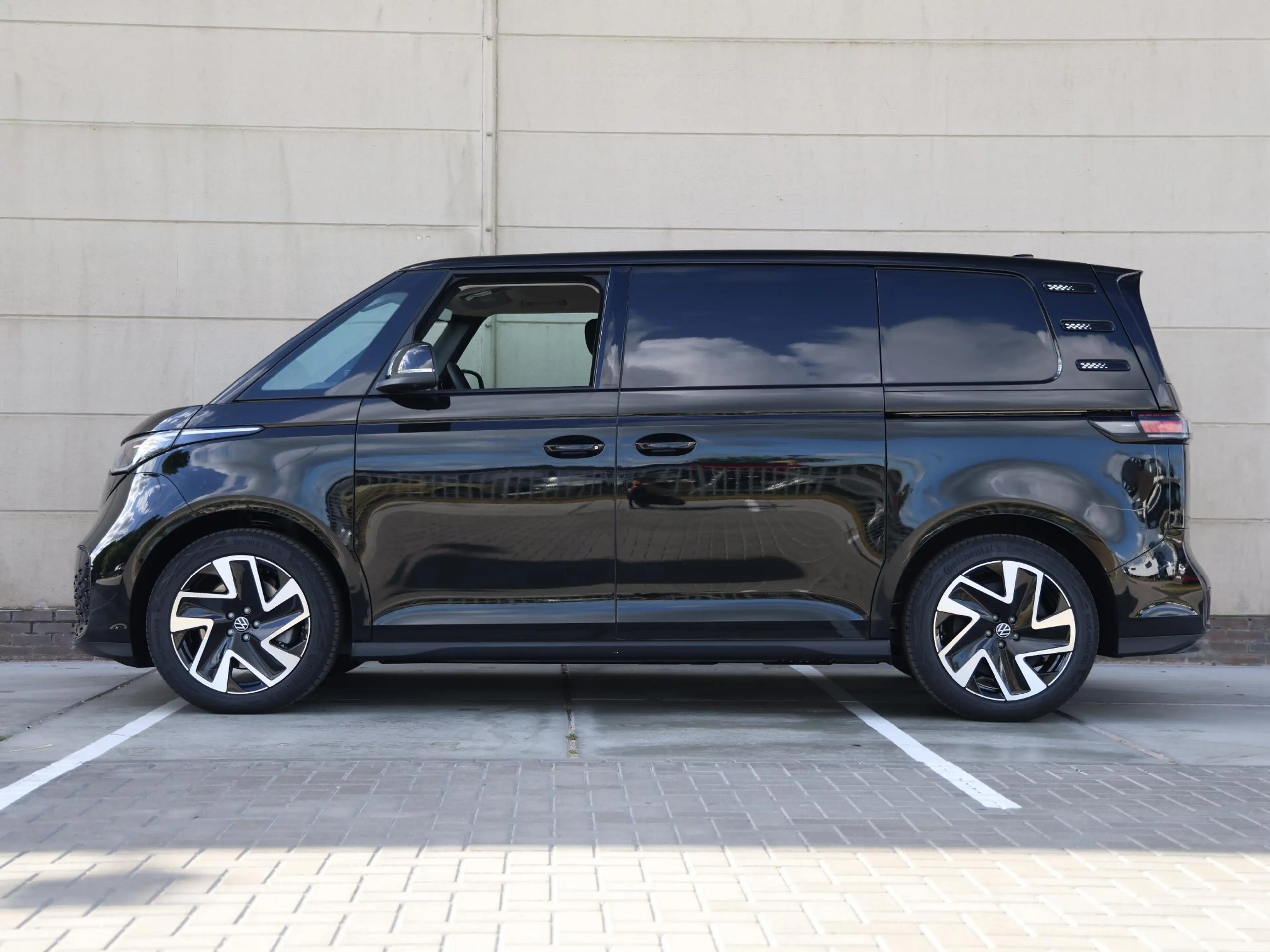 Volkswagen ID. Buzz Cargo Bulli Limited Edition Elektromotor 210 kW (286 pk) — photo 10