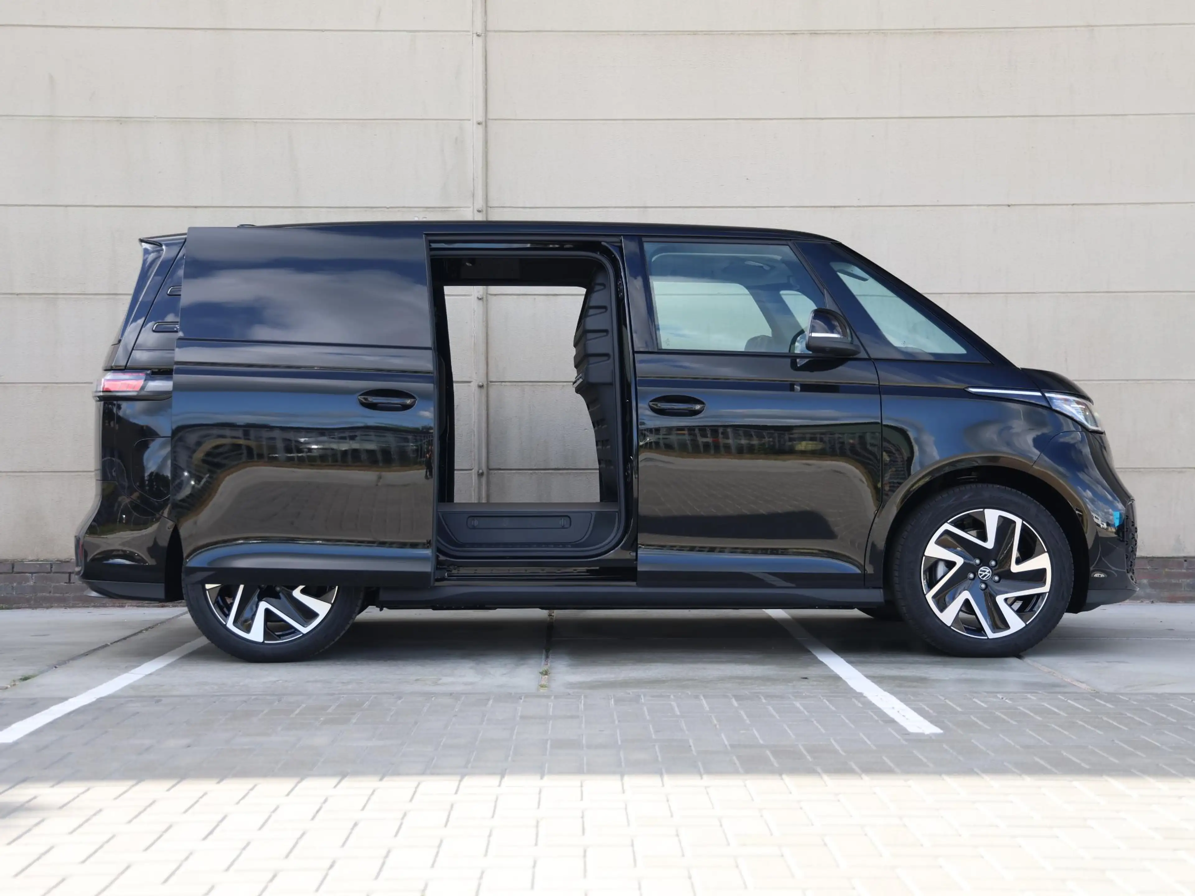 Volkswagen ID. Buzz Cargo Bulli Limited Edition Elektromotor 210 kW (286 pk) — photo 2