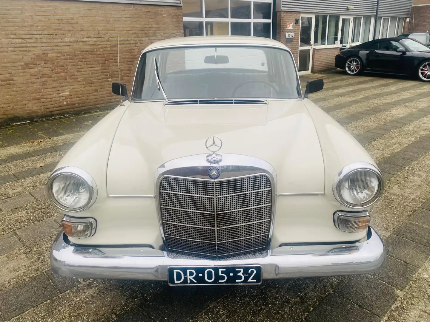 Mercedes-Benz 230 Beżowy - 2