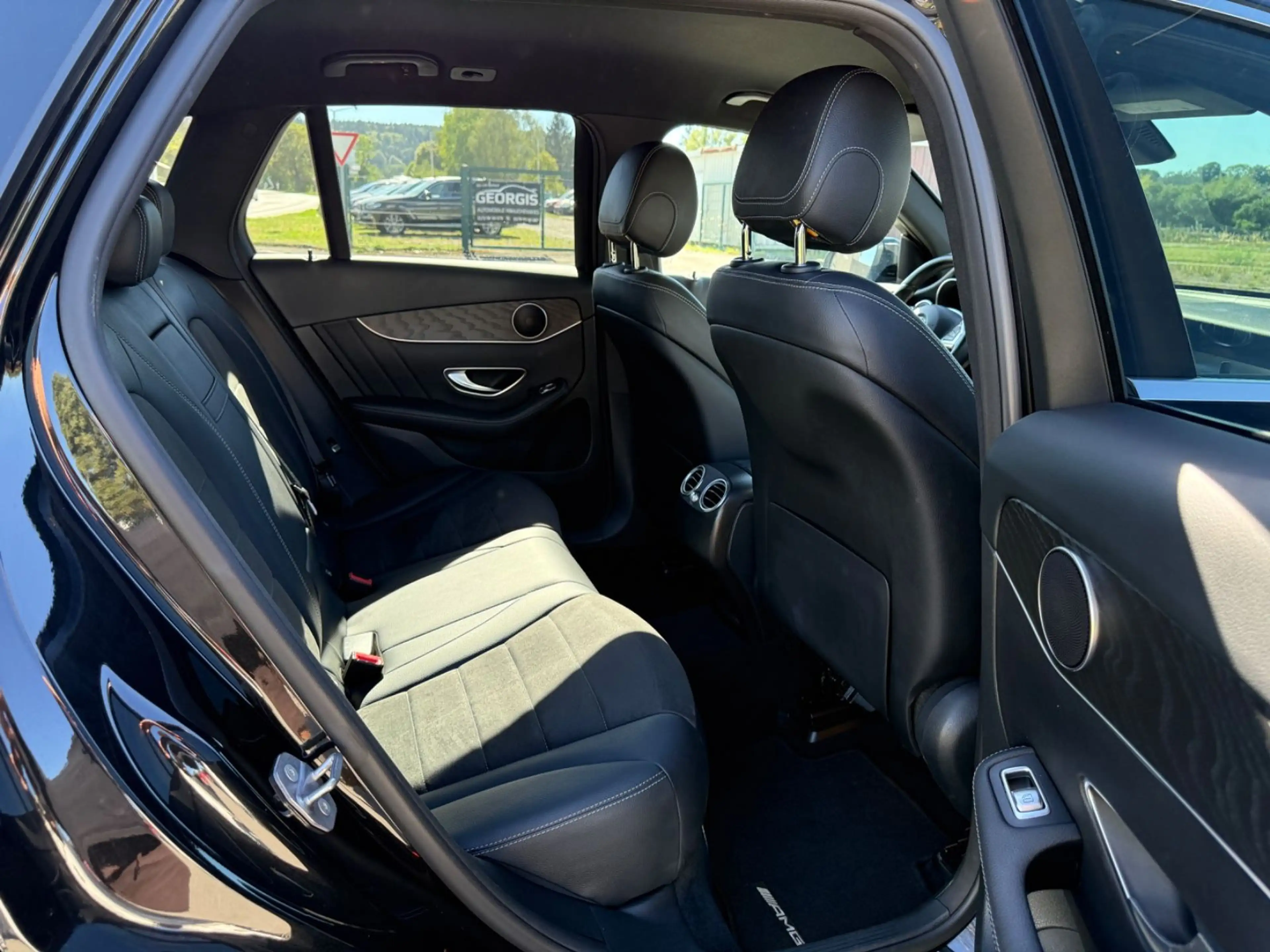 Mercedes-Benz GLC 250 d 4Matic AMG AHK SHZ NAVI RFK — photo 17