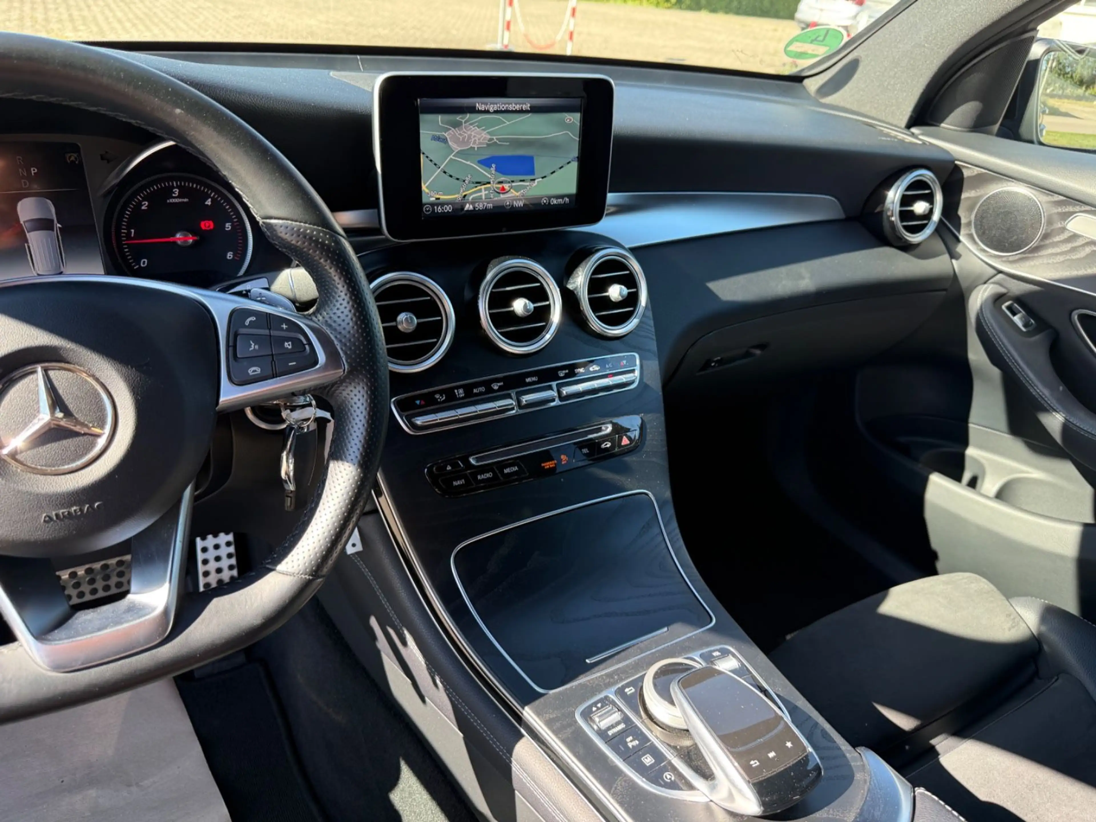 Mercedes-Benz GLC 250 d 4Matic AMG AHK SHZ NAVI RFK — photo 22