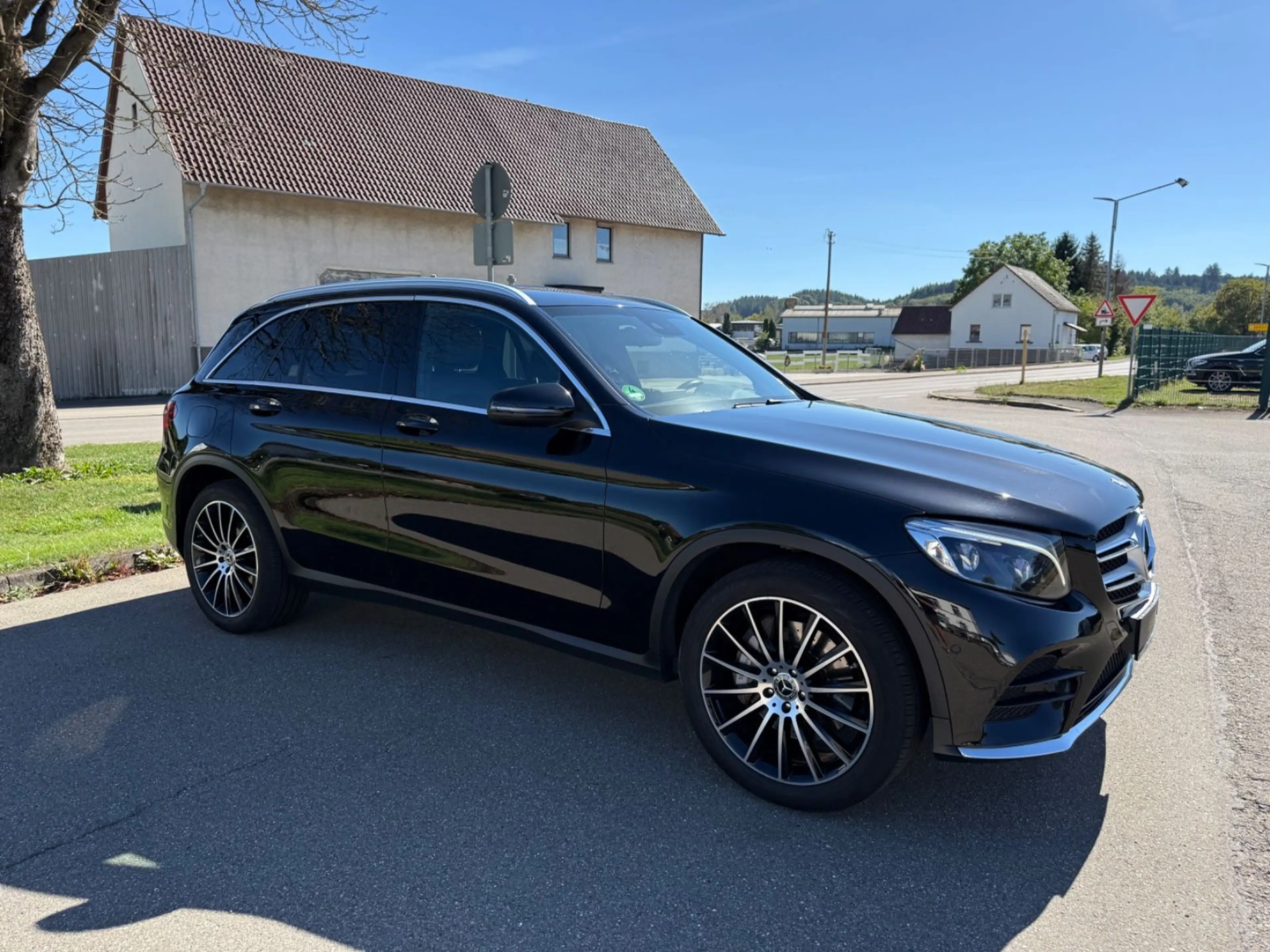 Mercedes-Benz GLC 250 d 4Matic AMG AHK SHZ NAVI RFK — photo 11