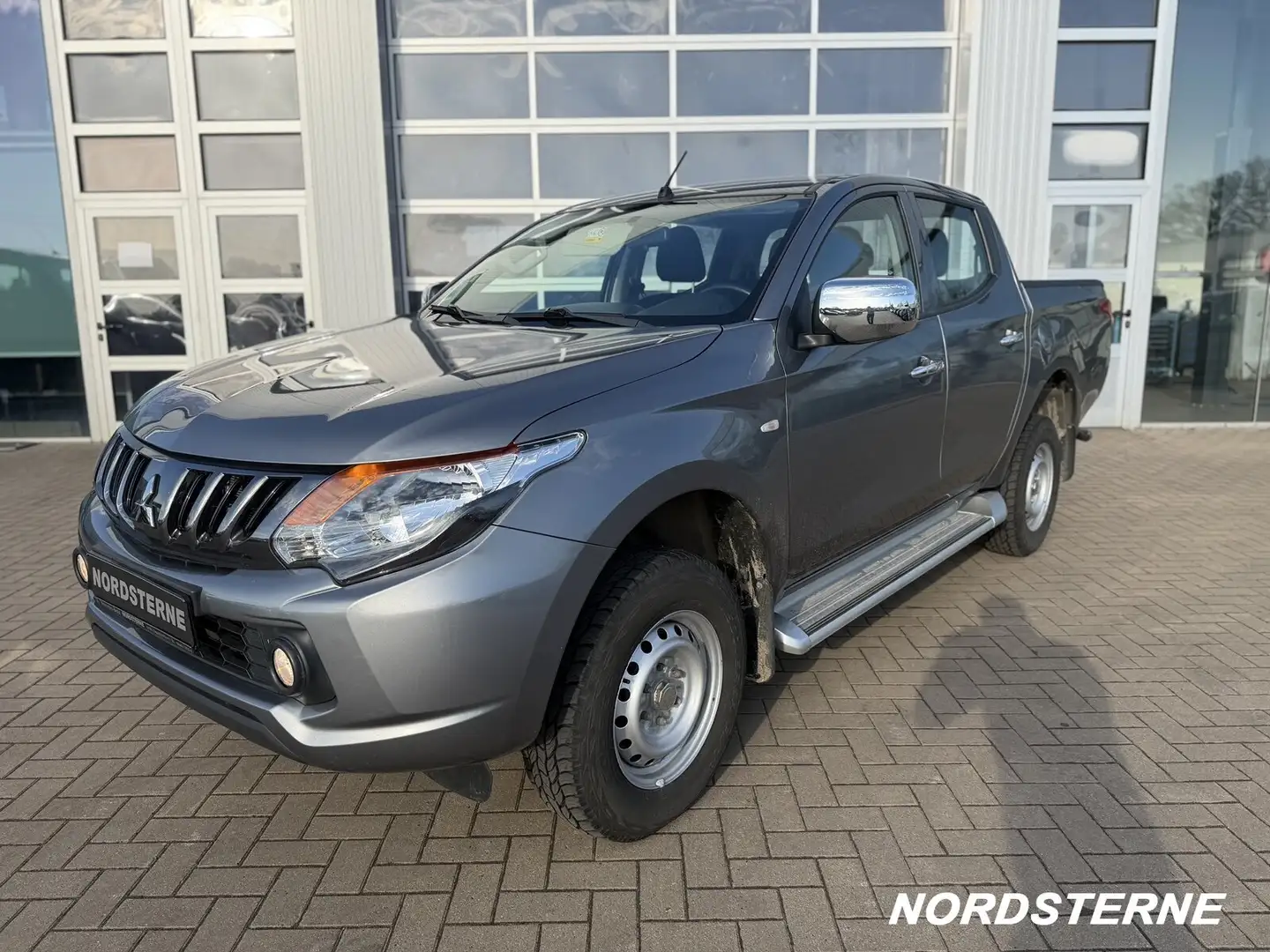 Mitsubishi L200 L 200 4x4 2,4Doppelkabine Klima+4WD+SITZ.HZG+AHK Gris - 2