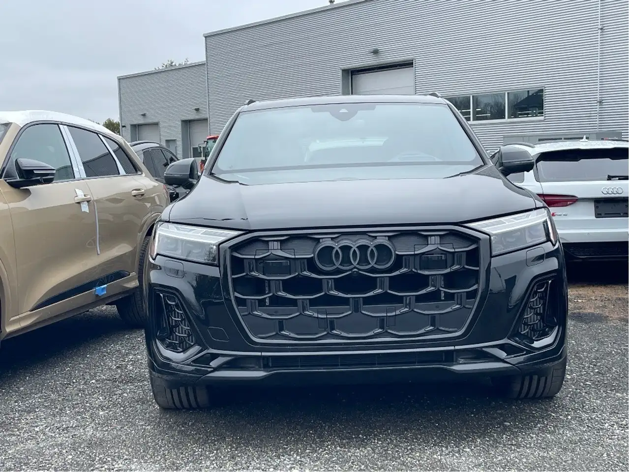 Audi SQ7 снимка Audi SQ7