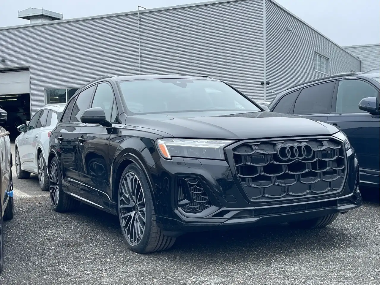 Audi SQ7 снимка Audi SQ7
