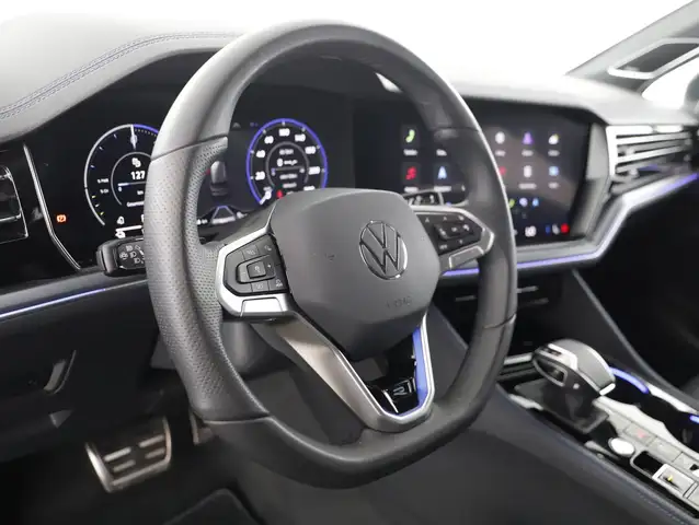 Volkswagen Touareg view 14