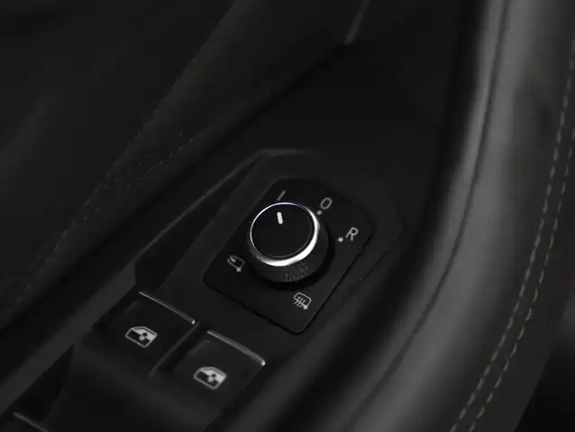 Volkswagen Touareg view 12