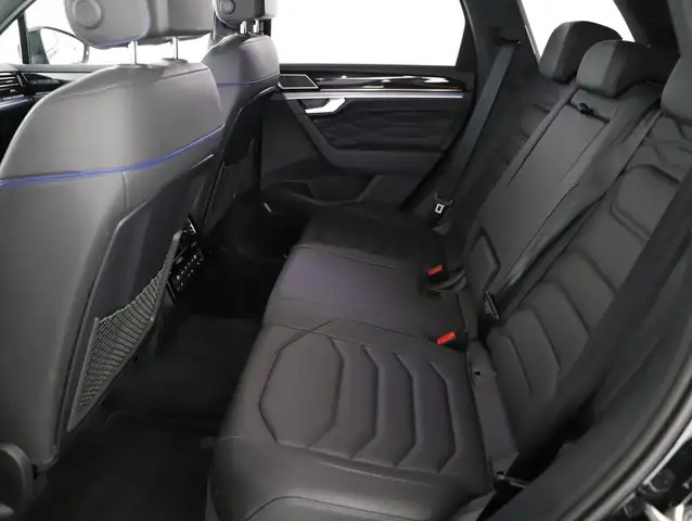 Volkswagen Touareg view 10
