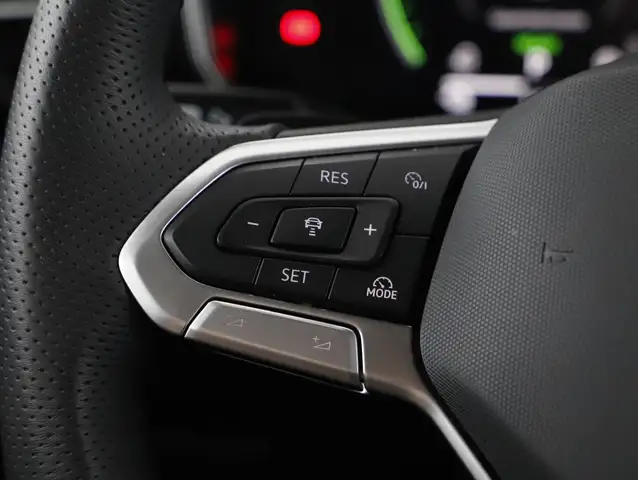 Volkswagen Touareg view 15