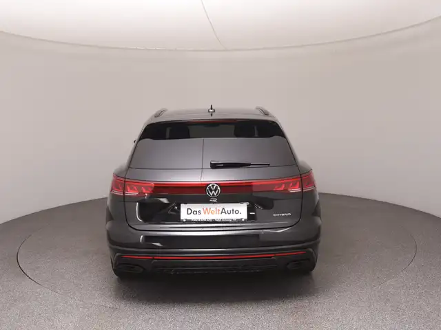 Volkswagen Touareg view 6