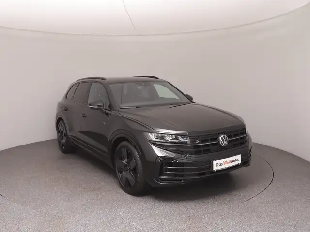 Volkswagen Touareg view 2