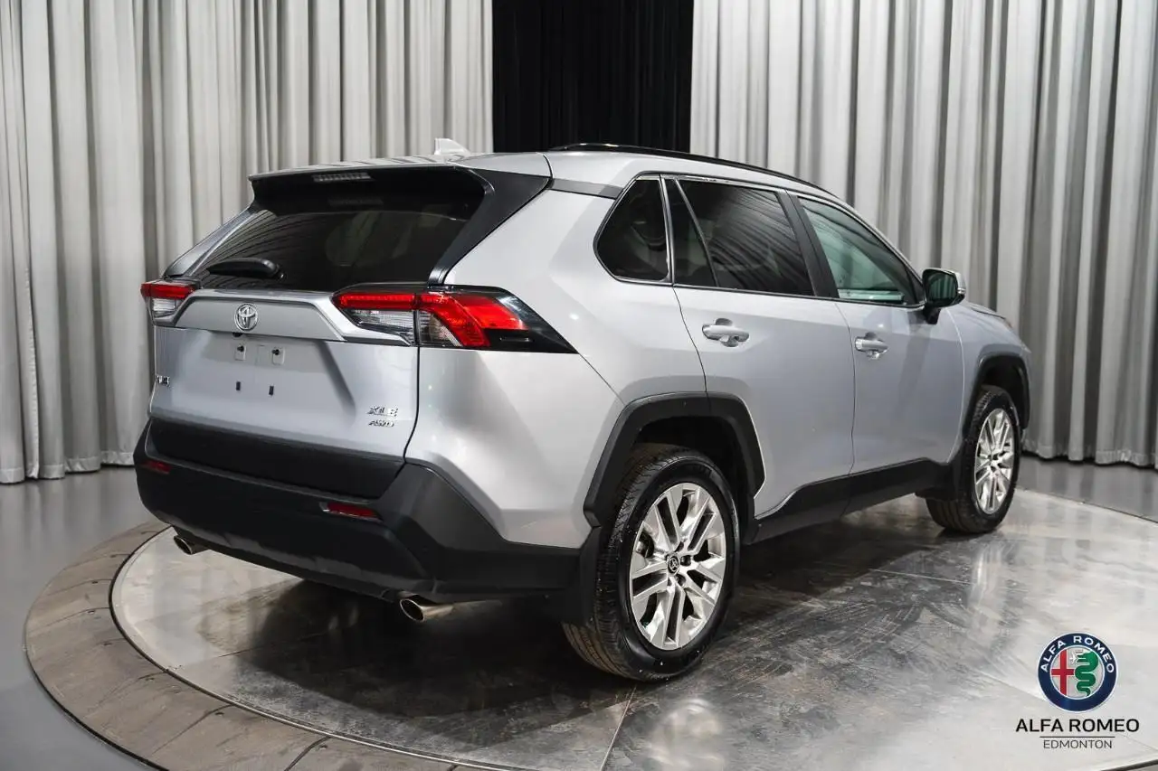 Toyota RAV 4 снимка Toyota RAV 4