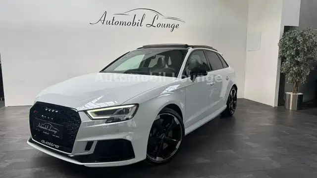 Audi RS3 Sportback 2.5 TFSI quattro / Pano / Schalens