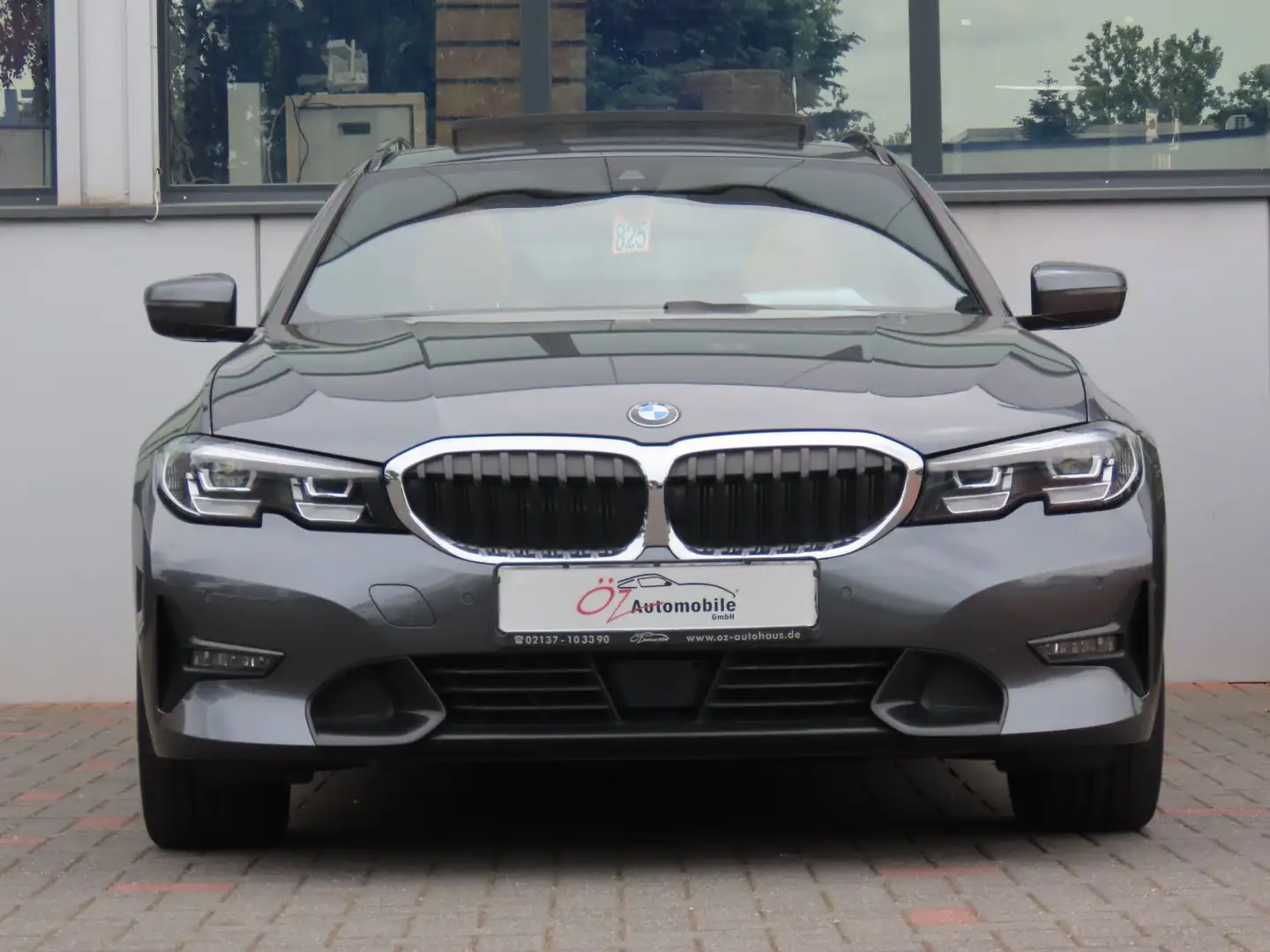 BMW 318 d Touring Sport Line Automatik Pano Grau - 2