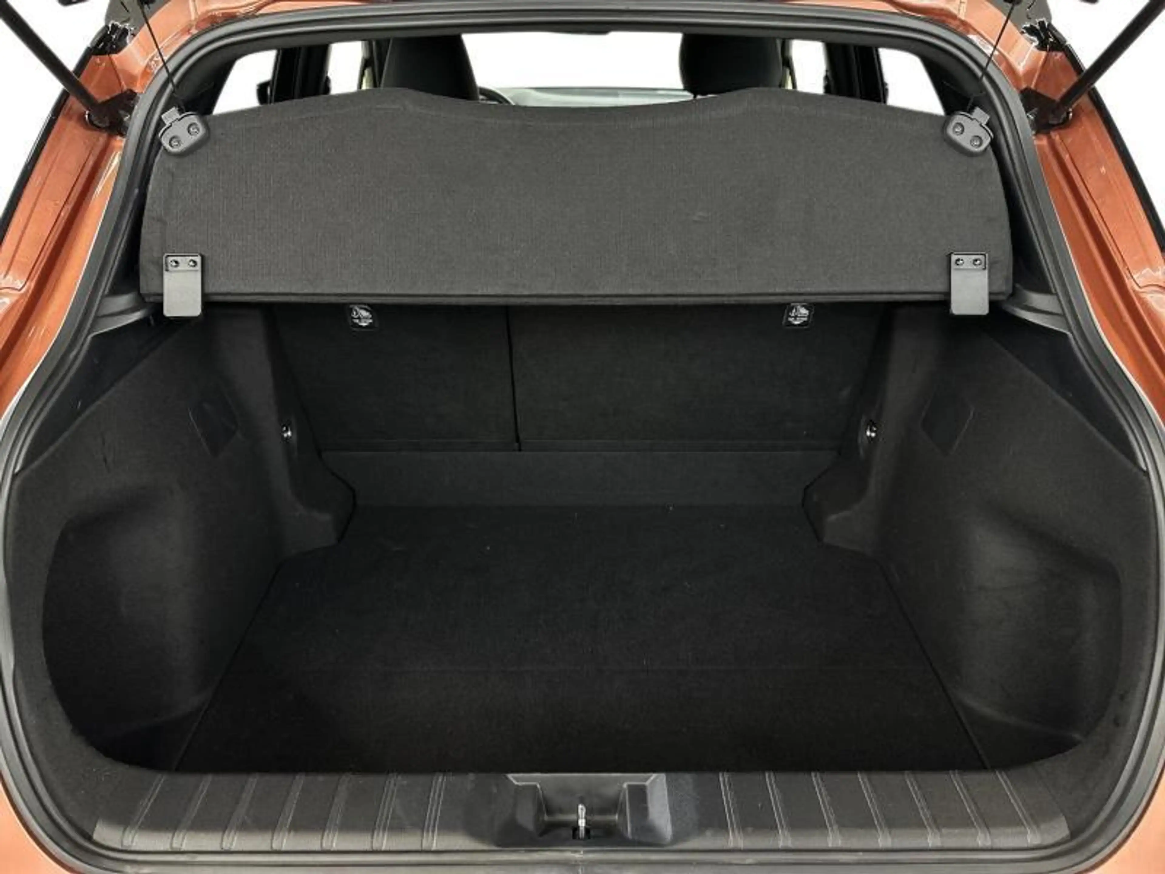 Lexus LBX 136hp HEV Cool BiTone | carplay | all seasons — photo 9