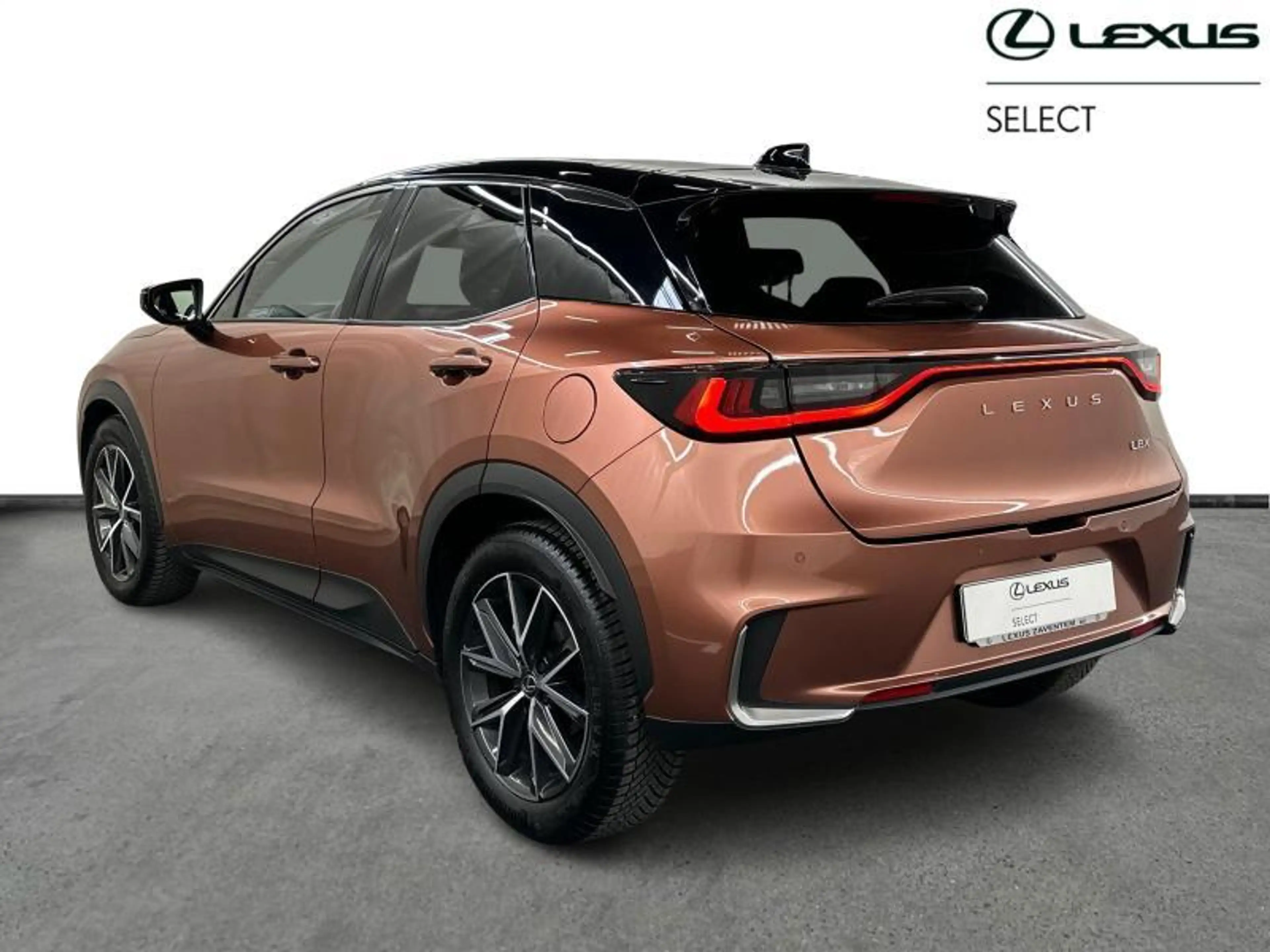 Lexus LBX 136hp HEV Cool BiTone | carplay | all seasons — photo 2