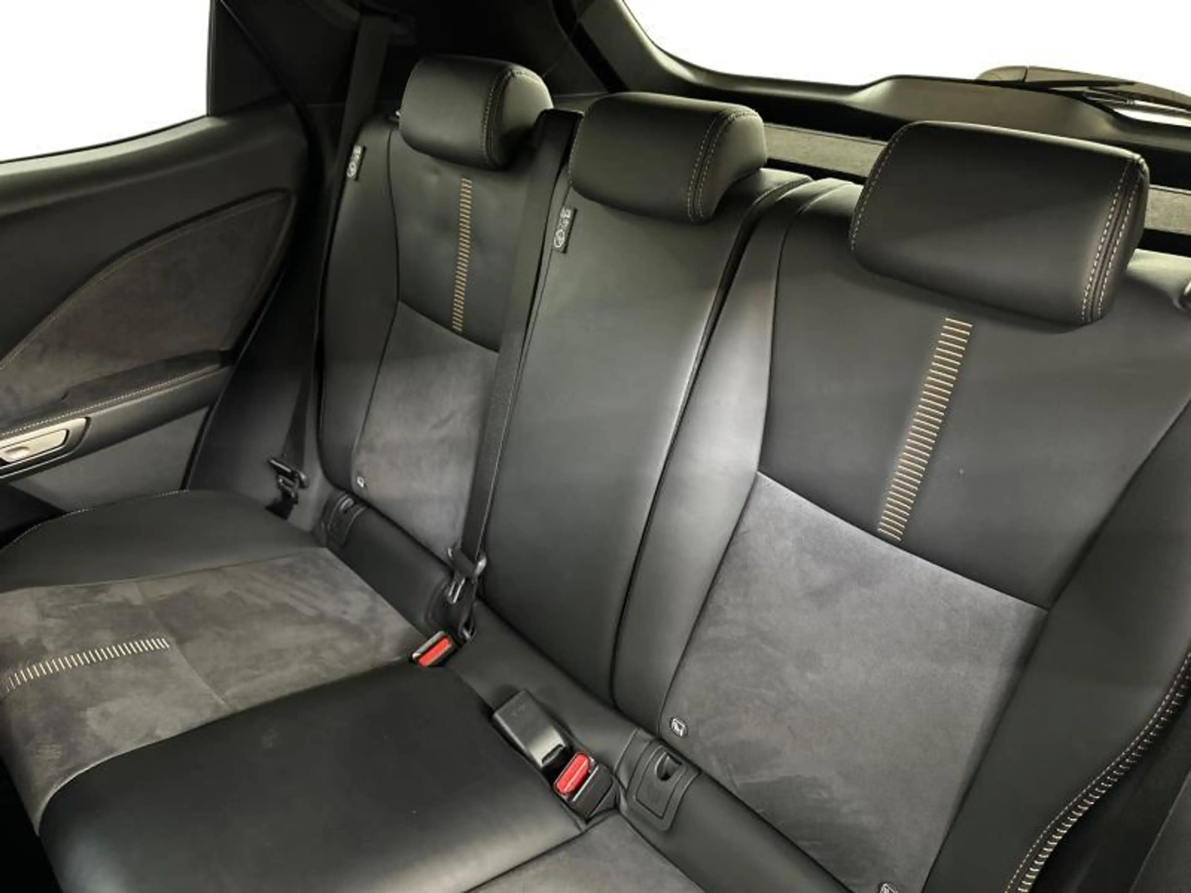 Lexus LBX 136hp HEV Cool BiTone | carplay | all seasons — photo 10