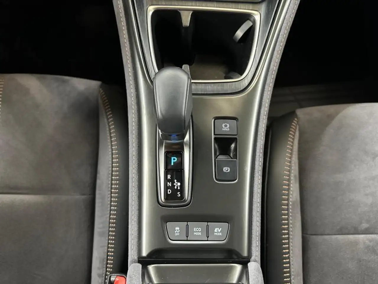 Lexus LBX 136hp HEV Cool BiTone carplay all seasons, миниатюра 19