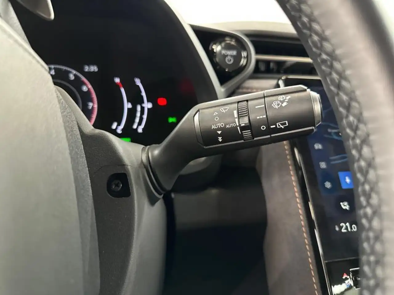 Lexus LBX 136hp HEV Cool BiTone carplay all seasons, миниатюра 24
