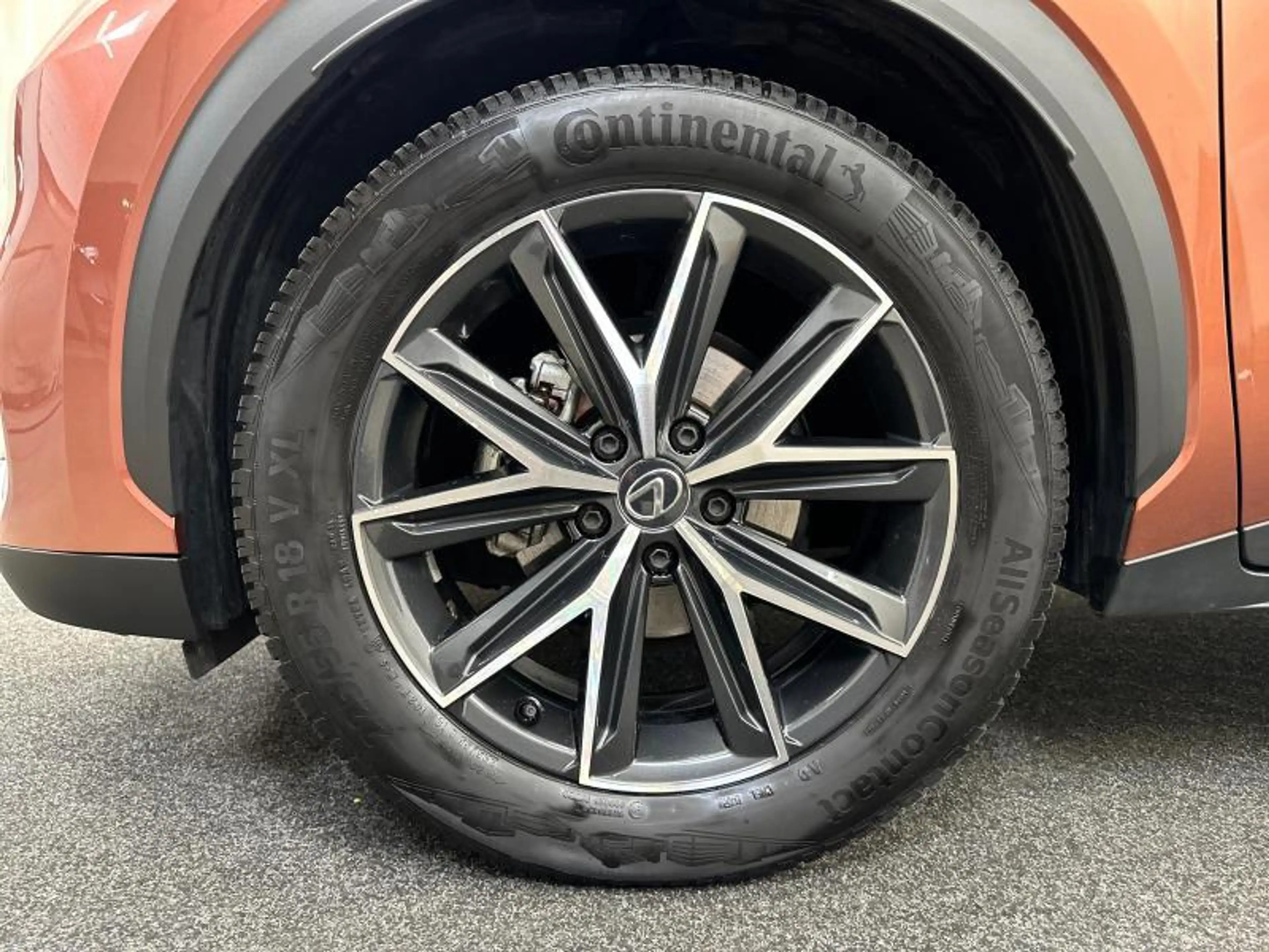 Lexus LBX 136hp HEV Cool BiTone | carplay | all seasons — photo 13