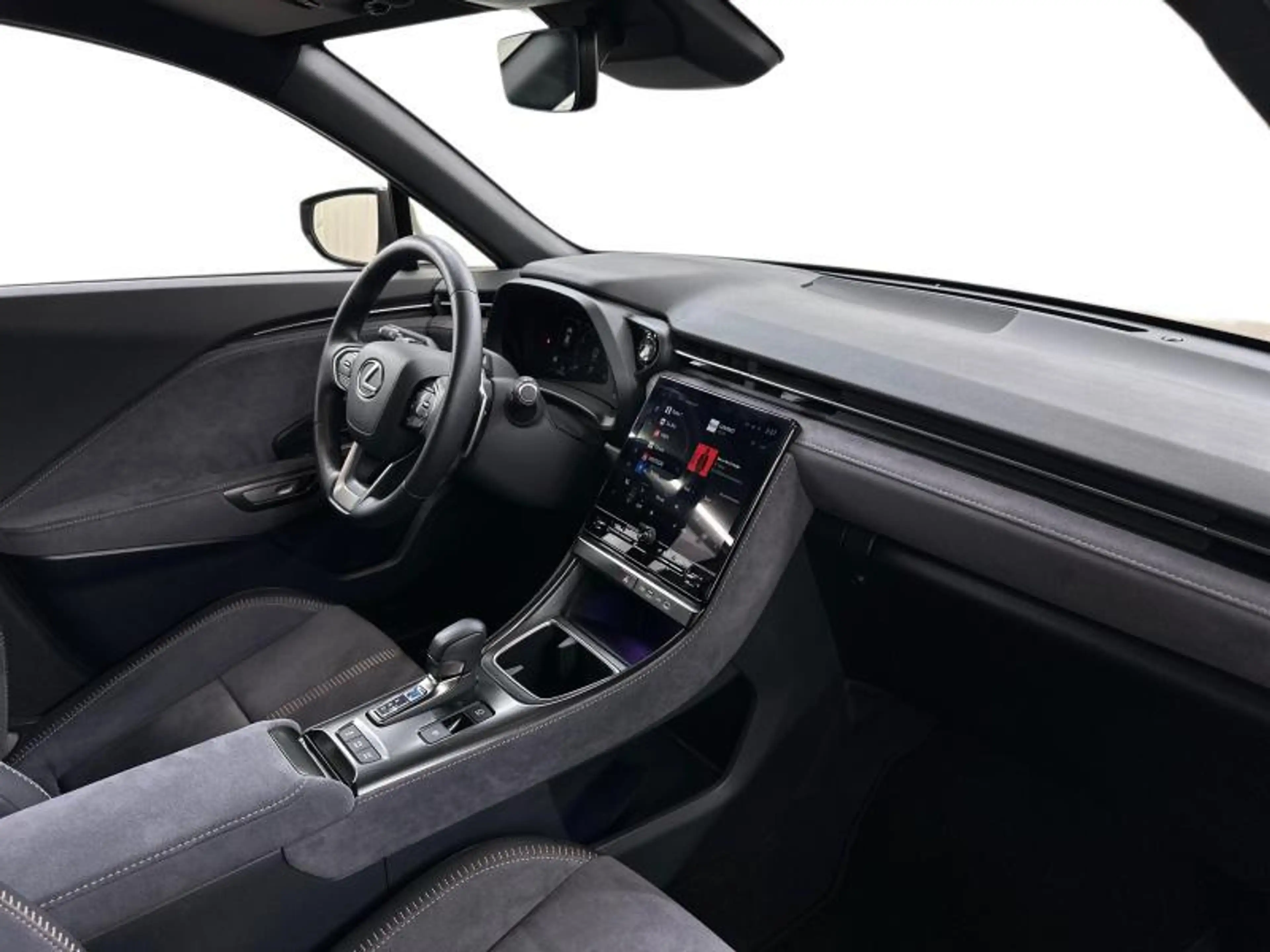 Lexus LBX 136hp HEV Cool BiTone | carplay | all seasons — photo 6