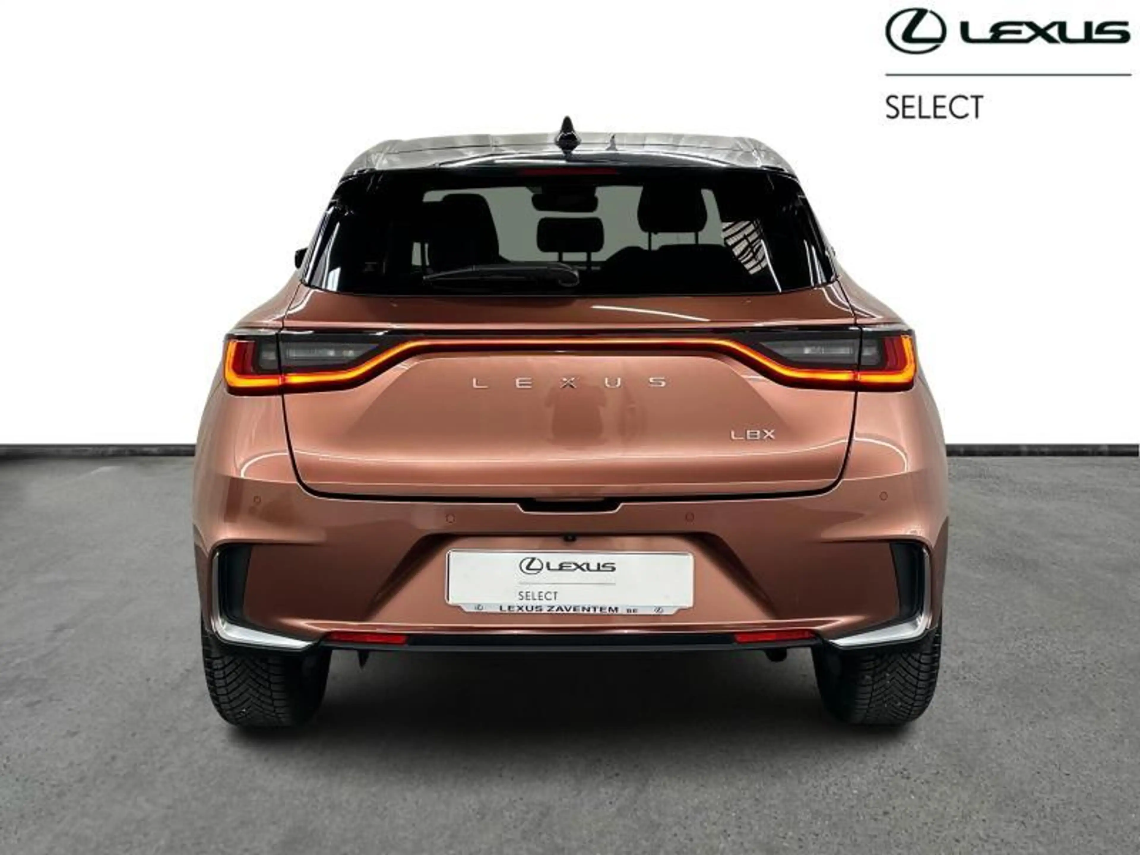 Lexus LBX 136hp HEV Cool BiTone | carplay | all seasons — photo 4