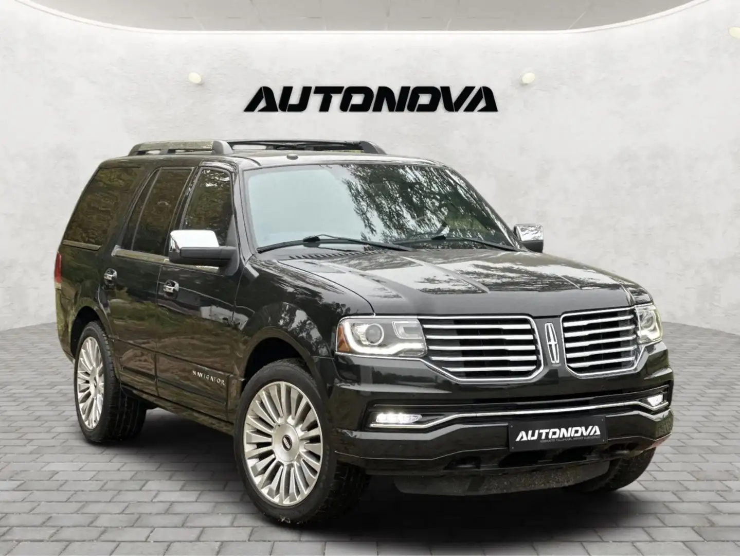 Lincoln Navigator // LANG // 7 SITZER Schwarz - 2