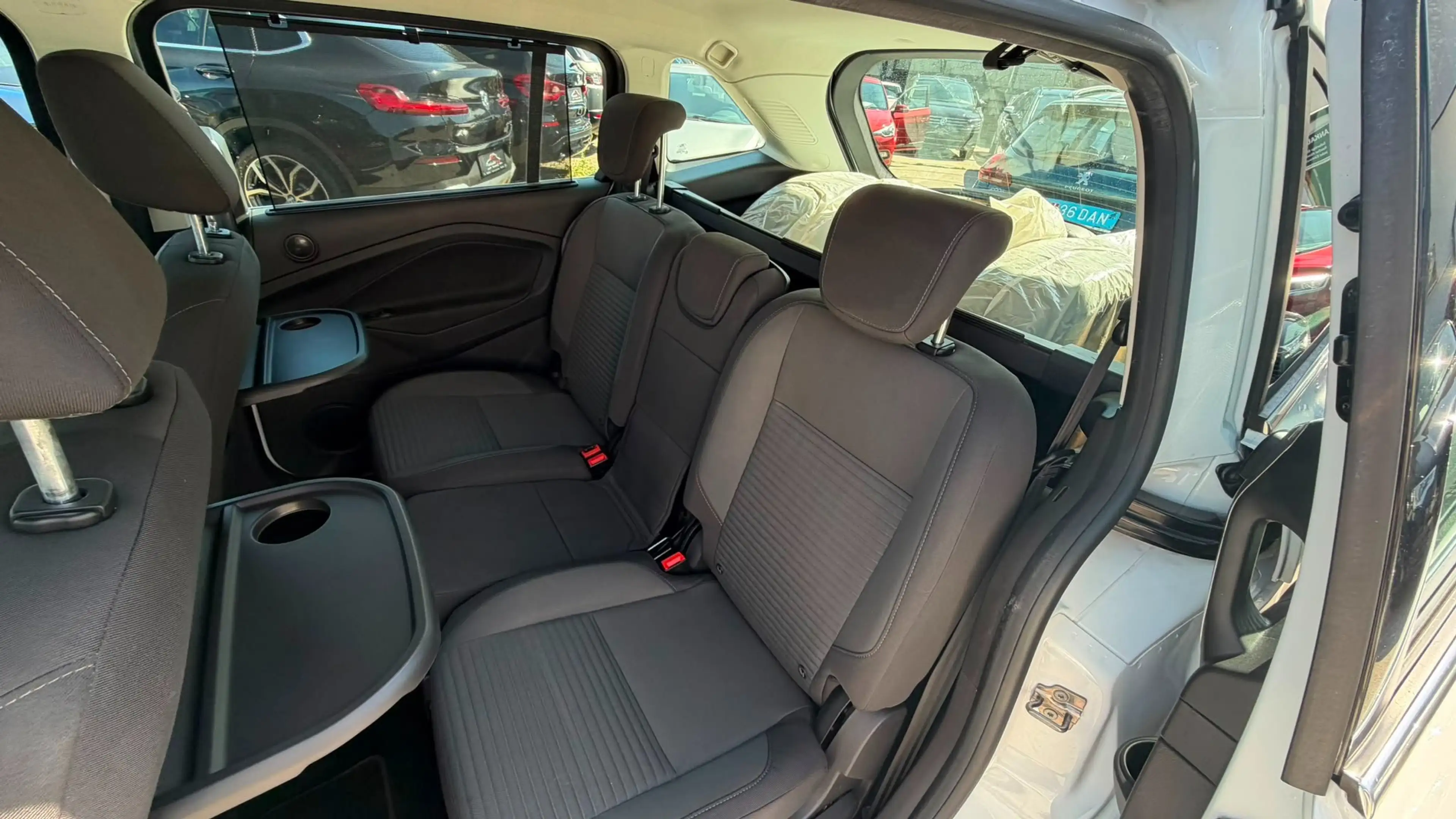 Ford Grand C-Max Titanium 1,5 150PS ParkhilfeVorn Sitzheiz Tempomat — photo 10