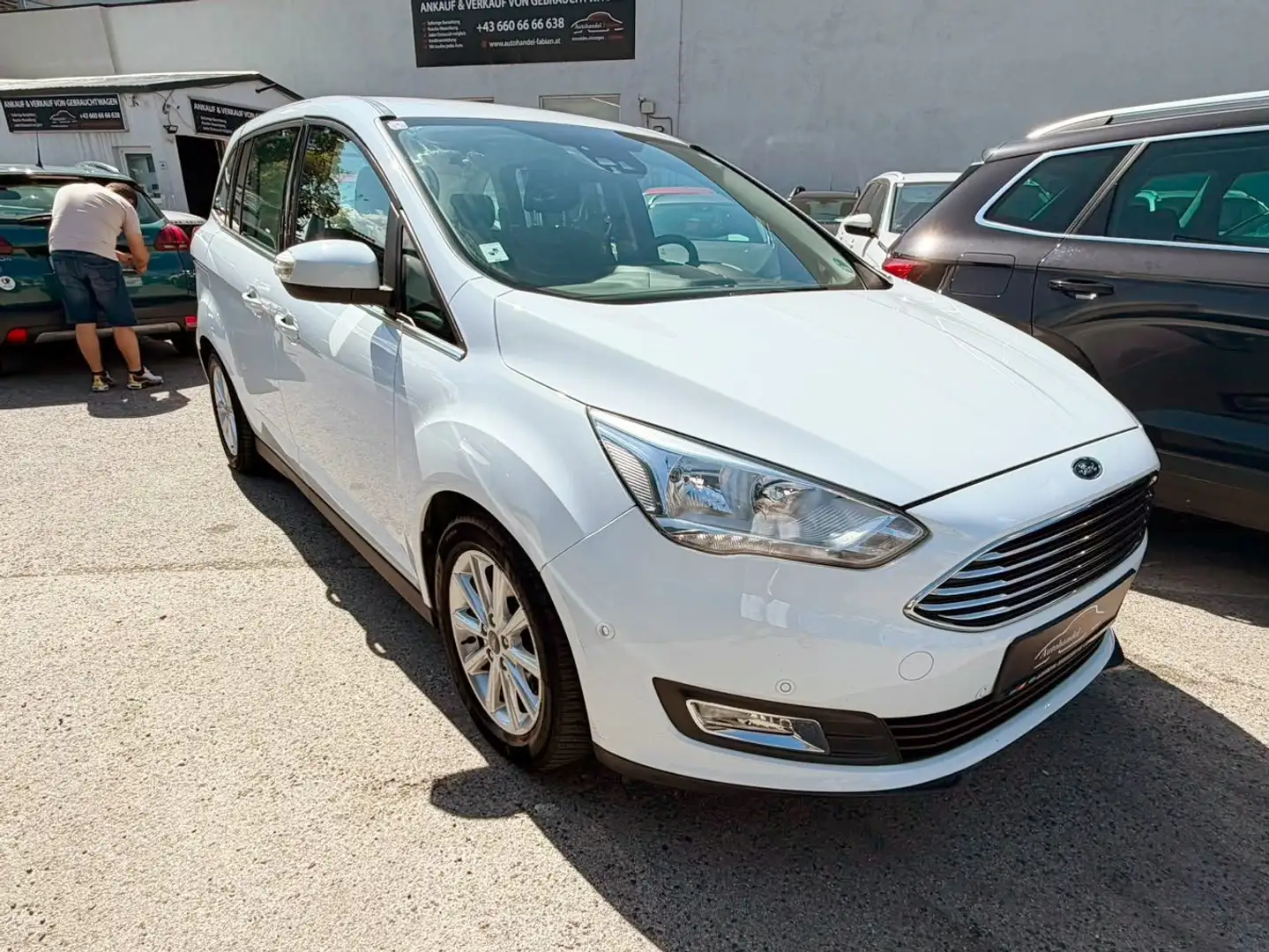 Ford Grand C-Max Titanium 1,5 150PS ParkhilfeVorn Sitzheiz Tempomat Weiß - 1
