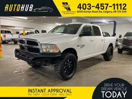 White 2019 RAM 1500 Classic SLT Crew Cab 4WD Pickup Truck Four-Wheel Drive 8-Speed Automatic