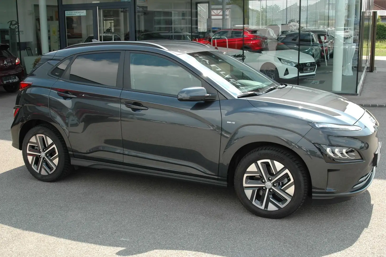 Hyundai KONA Elektro 64kWh Trend Line +Technikpaket +WP Grijs - 2
