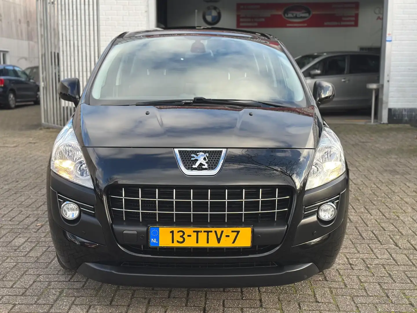 Peugeot 3008 1.6 THP Active Bj:2012 Autom. Navi Cruise conteol Noir - 2