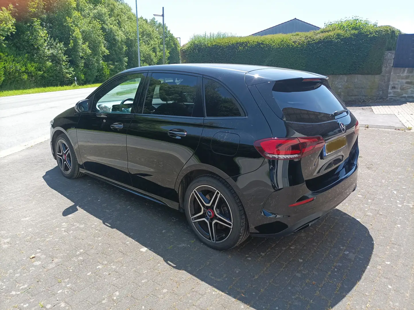Mercedes-Benz B 250 B-Klasse Plug-In-Hybrid e 8G-DCT AMG Line Schwarz - 2
