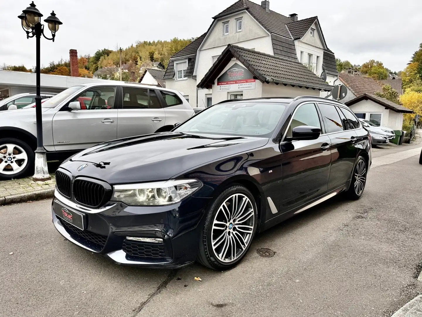 BMW 530 xDrive M Sport*PANO*HUD*HKS*NAVI*LEDER* Schwarz - 1