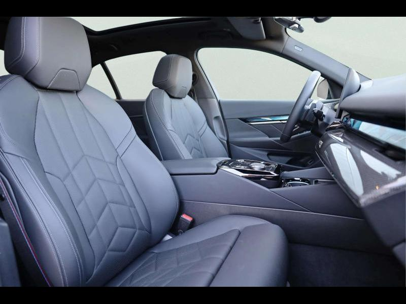 BMW 550 e xDrive Berline Kit M Sport — photo 12
