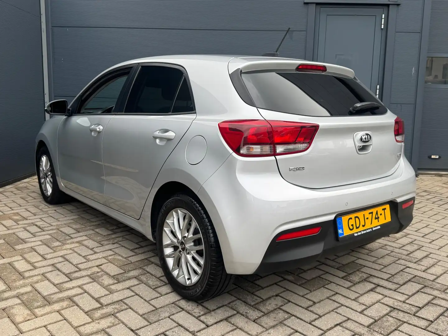 Kia Rio 1.0 TGDI / Facelift / Led / Camera / Carplay Gris - 2